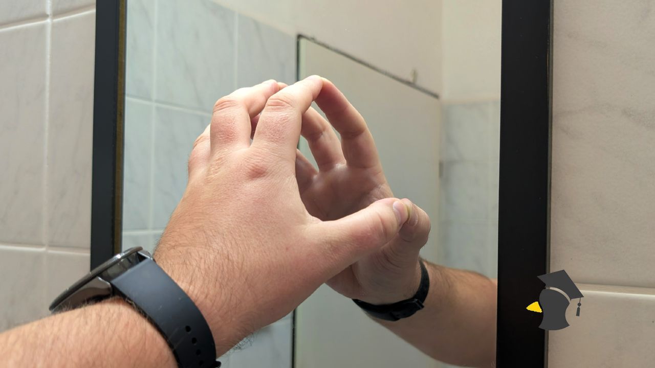zrkadlo otlacky prstov