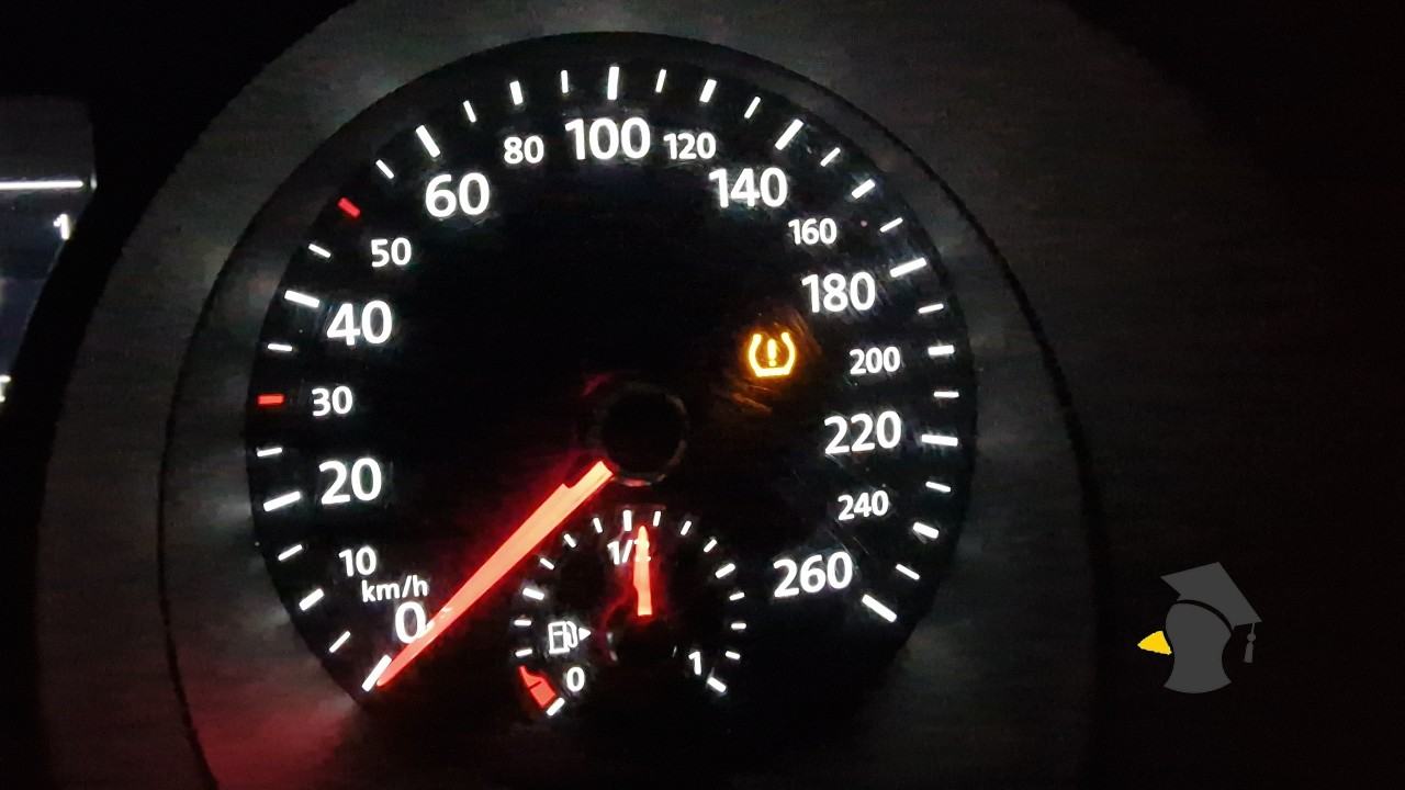 tachometer-palivo-ikona-nizky-tlak-penumatik-2
